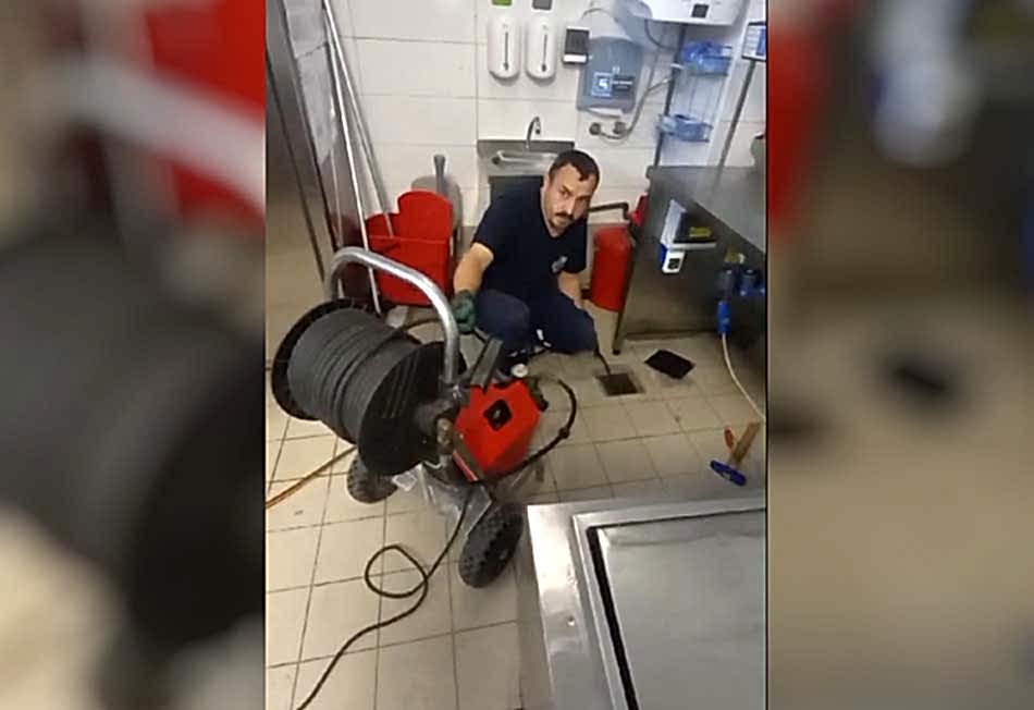 Yağlı Mutfak Gideri Yıkama